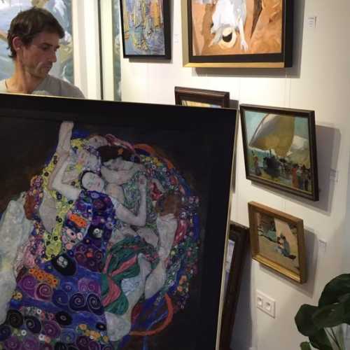 All our paintings are crafted in France by an experienced artist.